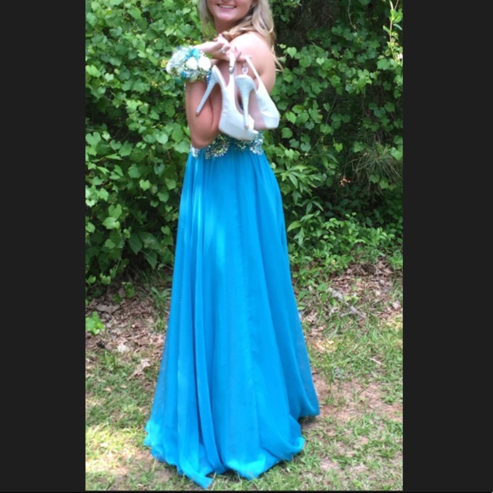 BUNDLE SALE : PROM DRESS, HEELS, JEWELERY!! - Picture 2 of 6